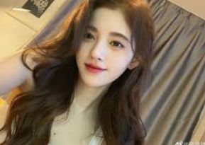 人妻av88-家庭与个人成长的交响曲，人妻角色在AV88中的微妙平衡